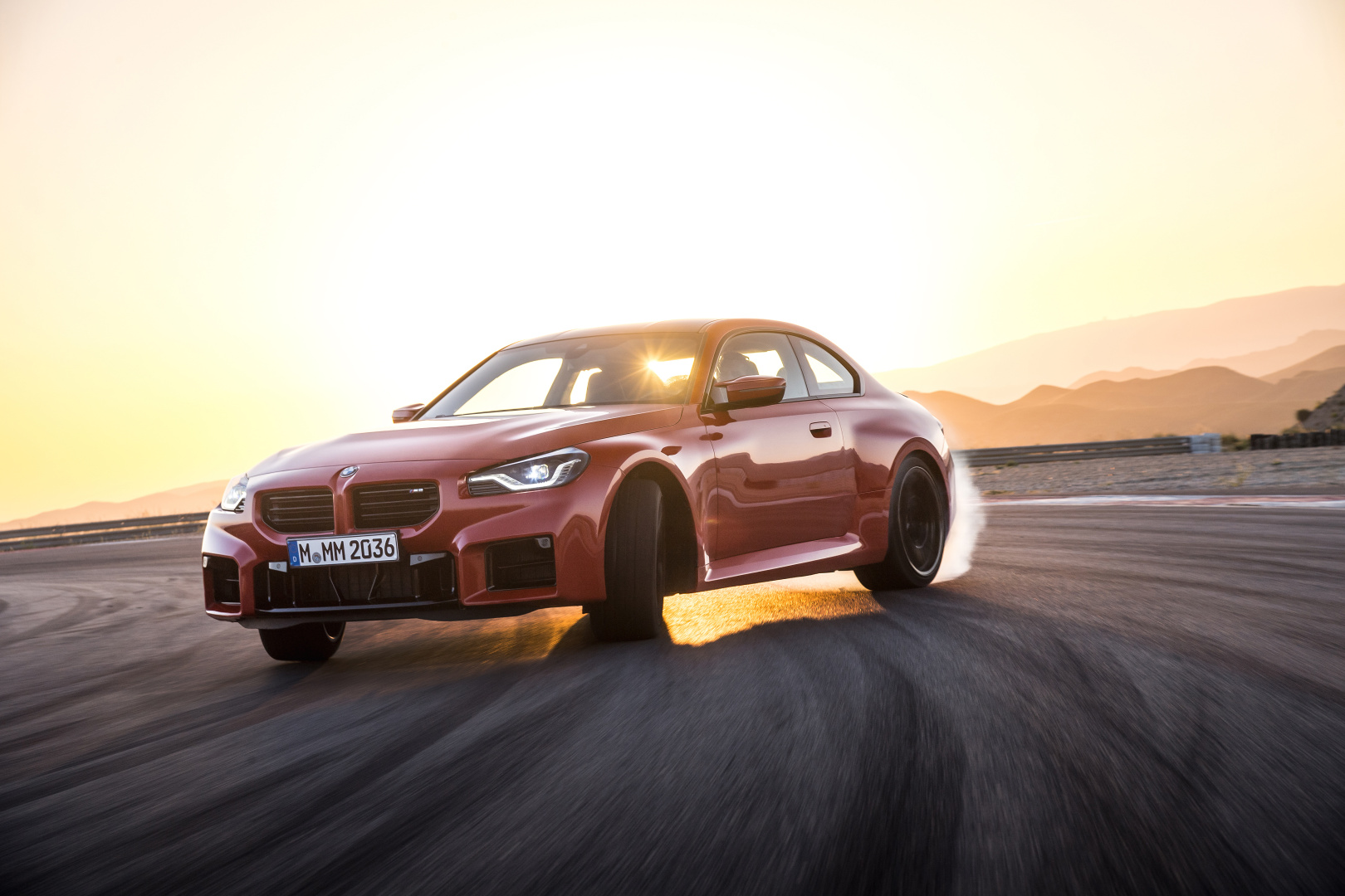 SMALL_P90482702_highRes_the-all-new-bmw-m2-r (2)